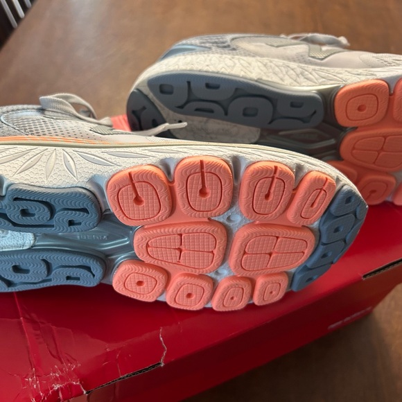 New Balance Women's Gray Running Shoes- New in Box size 8 medium width - Picture 5 of 16